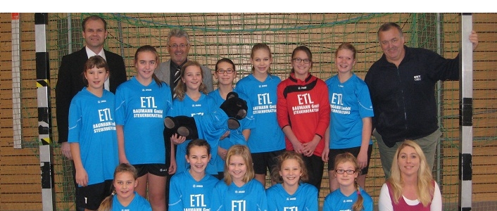 Freude über neue Trikots beim SC Gaißach